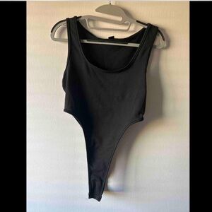 Size S
Shein
Excellent condition basically brand new